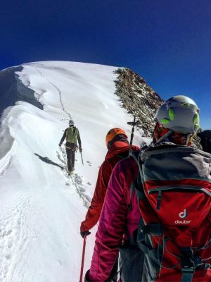 Eine Seilschaft beim Gipfelanstieg zum Piz Palü